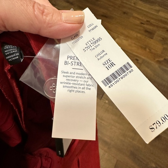 NWT WHBM the Slim pant in “Auburne” red size 10 - Picture 3 of 3